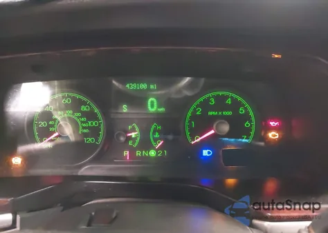 2010 Lincoln Town Car Executive L from USA, damaged, VIN 2LNBL8EV7AX610379